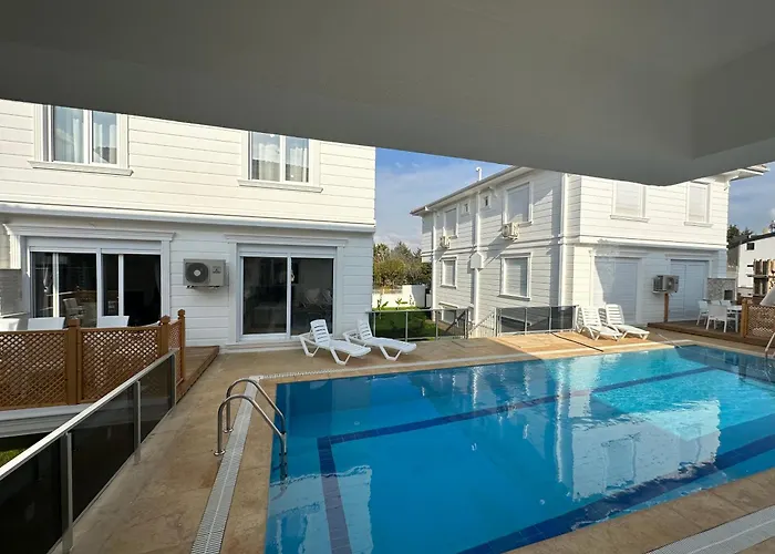 Sakin Bir Muhit, Merkeze Yakin Tatil Koeyue, Villa